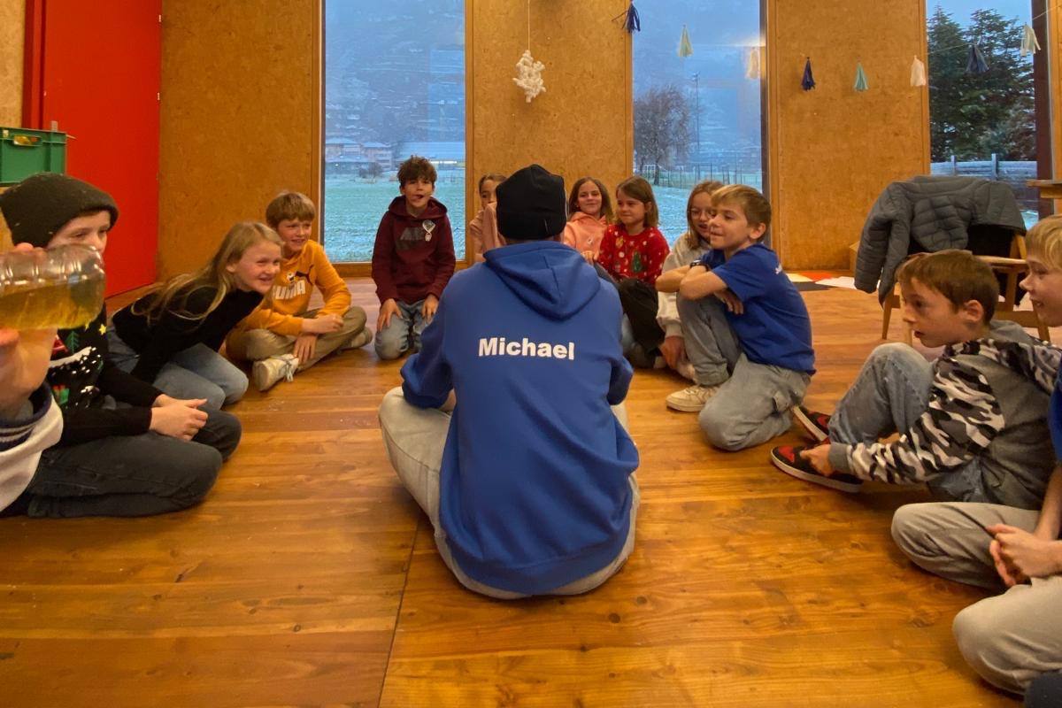 Gruppenstunde im Kreis in der Schäru